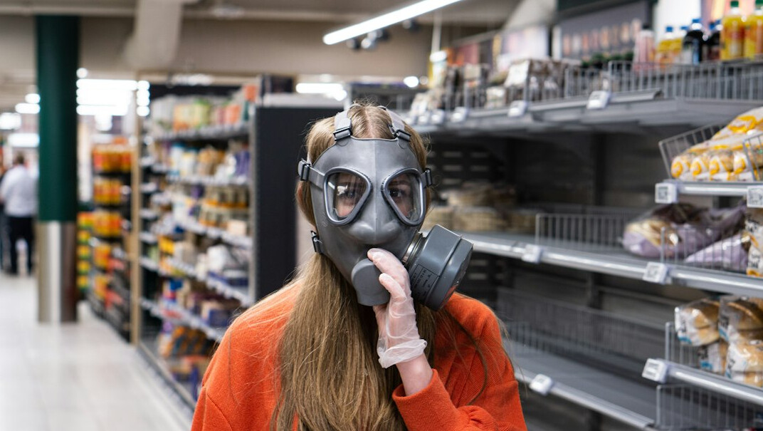 store detective in supermarket