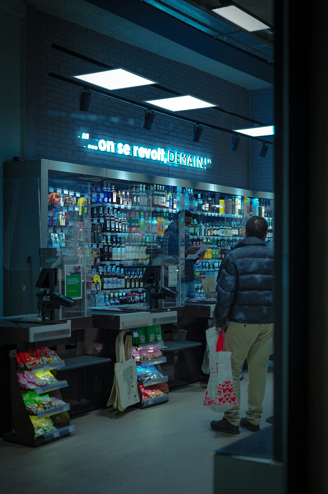 retail detective solving case
