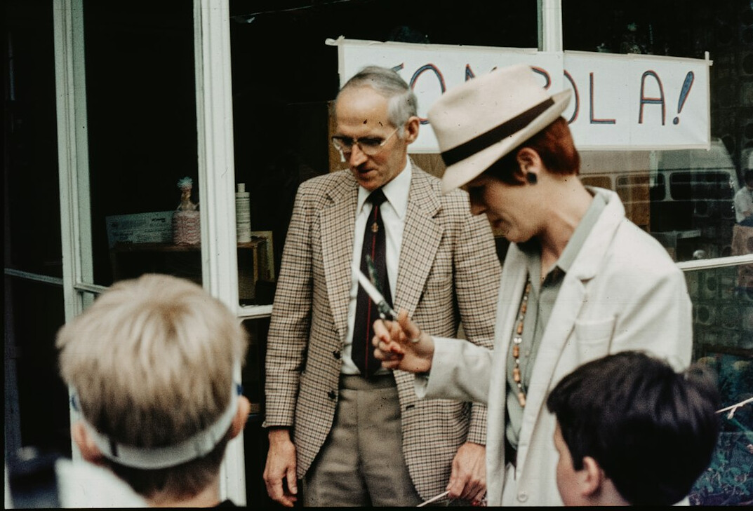 detective talking to store staff